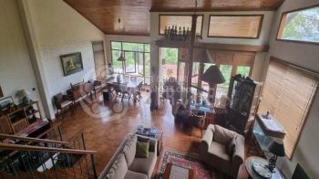 Jual Villa Semi Furnish Super Cantik Bikin Tertarik di Dago Pakar