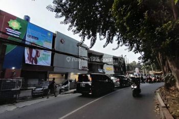 Disewakan Ruko Komersil 4 Lantai di Kemang Raya Jakarta Selatan