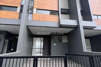 Ruko di Grandwisata Bangunan Baru Luas Lokasi Strategis