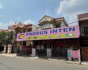 Rumah Usaha Pinggir Jalan di Galaxy Kota Bekasi