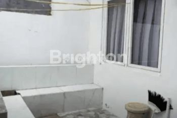 RUMAH SIAP HUNI DI GUNUNG ANYAR MASIH TERAWAT DAN BAGUS