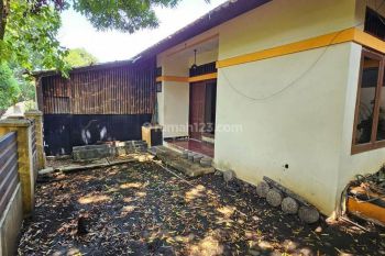 Rumah dengan taman luas di Cimahi