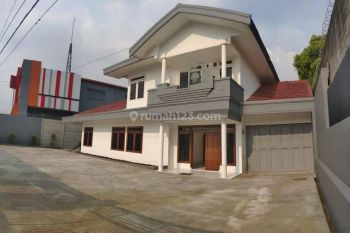 Rumah Luas 2 Lantai di Mainroad Kopo Katapang