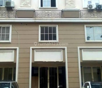 Ruko di boulevard 67,5 m SHM Bagus & terawat
