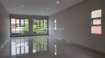 Ruko baru gress 2 lantai
Lokasi : Tengah Kota, Purwosari, Laweyan, Solo