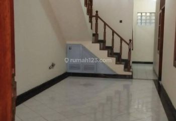 Rumah Disewa 2 Lantai Modern di Sarijadi