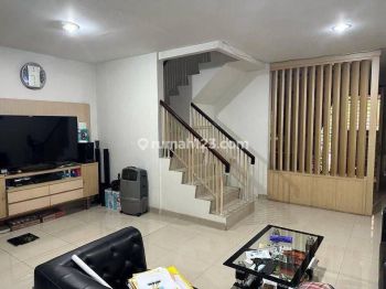 Rumah Golf Lake Residence 6x18 Hadap Timur