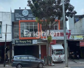 Ruko gandeng di boulevard graha raya