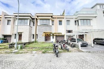 Dijual Villa Komplek River View Polonia Jalan Adi Sucipto