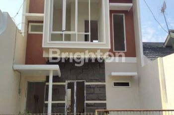 BUTUH CEPAT LAKU.. RUMAH 2 LANTAI MINIMALIS MODERN.. BARU GRESS DI MALANG
