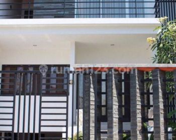 Dijual rumah lantai 2 Gatsu timur