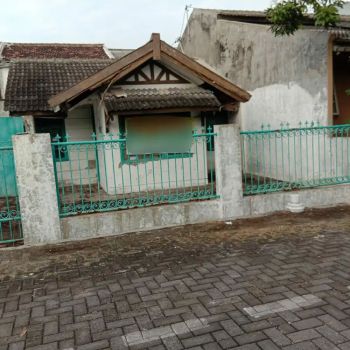 Dijual Cepat Rumah Lama Hitung Tanah Di Tlogosari, Semarang