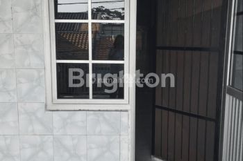 TINGGAL MASUK SAJA, RUMAH DI BABATAN PRATAMA 3 LANTAI