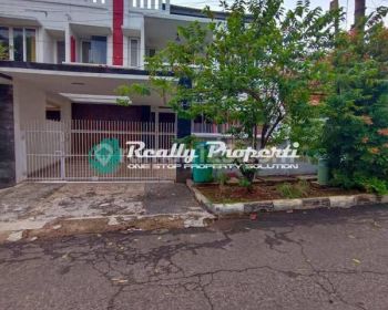 Rumah dalam Komplek di Jalan Ratna Jatibening Bekasi