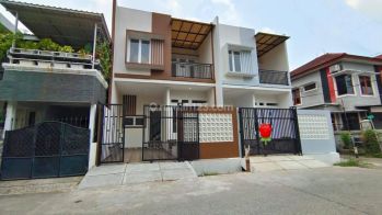 Rumah MURAH Strategis di Grand Galaxy fasilitas lengkap Etty