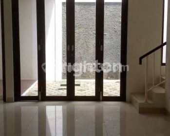 Sale Rumah: RUMAH DI BINTARO