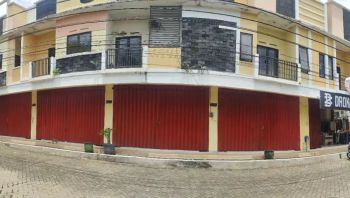 Ruko.disewakan. Parkir luas. Tangan pertama. Kawasan padat penduduk