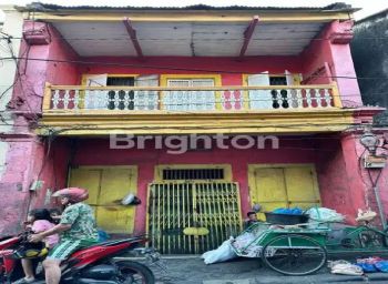 Rumah usaha di jalan panggung