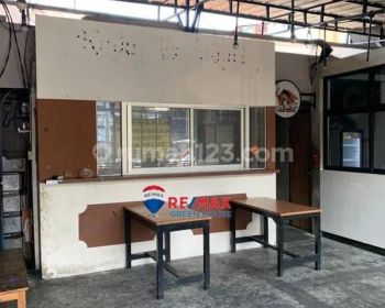 Kios Semi Foodcourt Pinggir Jalan Daerah Tanjung Duren