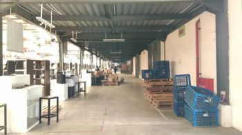 Miliki Gudang E-Commerce Yang Sangat Luas 35 Menit Dari Bandara