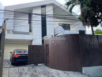 Rumah kemang di Jalan bangka II 2 Lantai SHM Timur jalan 2 mobil lega