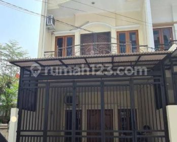 Rumah Terawat Dan Rapi Di Tomang