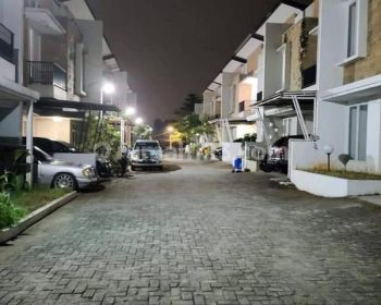 Townhouse siap huni lokasi strategis jagakarsa