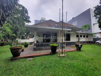 Rumah Belanda Terawat di Jl. Wastukencana Bandung