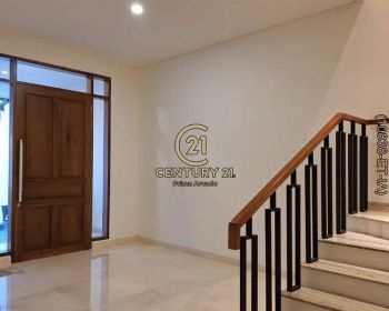 Rumah Brandnew 3 Lantai Dengan Kolam Renang Dan Lift Row