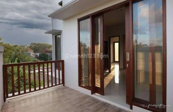 Rumah Semi Furnished Elegan Dan Campuran Clasic