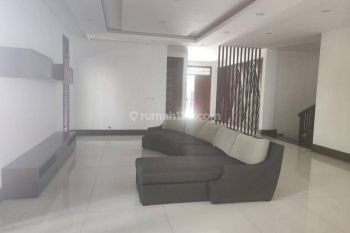 RUMAH MEWAH FURNISH KOLAM RENANG TATAR LARANG TAPA KOTA BARU PARAHYANGAN