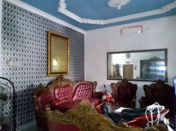 Rumah 2 lantai di tengah kota