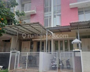 Rumah Long Beach Pik 3 Lantai Hadap Jalan