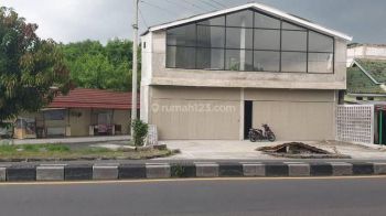 Ruko Baru Gress 2 lantai
Lokasi : pinggir jalan di Kerten, Solo