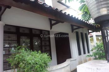 Jual Cepat Harga bagus Rumah besar 2 lantai dalam cluster di sektor 9 Bintaro