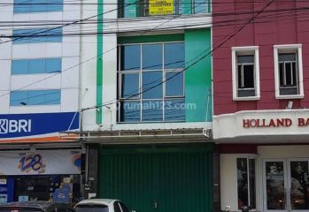 Dijual cepat Ruko 3lantai di jalan raya Ngaliyan