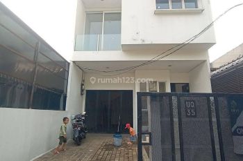 Rumah siap huni di dalam komplek Pondok Indah, lingkungan sangat nyaman dan ke
