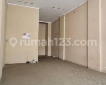 Dijual Cepat Ruko Emerald 3 Lantai Lebar 6x17 Siap Pakai Lokasinya Strategis,