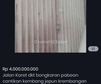 Ruko di Jalan Karet, Surabaya