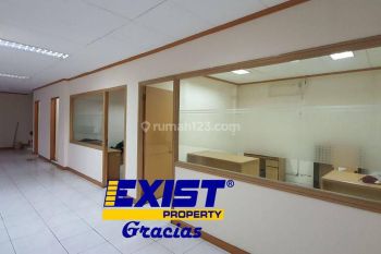 Gedung kantor Lokasi Paling Strategis, Hook,seberang Shelter Busway, Siap Pakai,