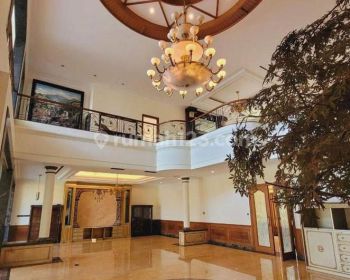 Rumah Mewah Cantik 2 Lantai di Sayap Sukajadi