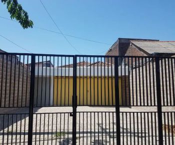 Rumah usaha jln balas Klumprik Surabaya barat