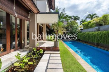 Villa Cantik Dan Luas 3 Kamar Tidur Di Seminyak