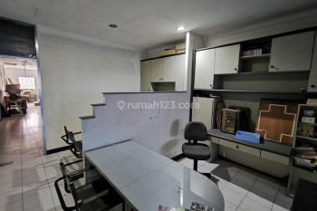 Ruko Bagus Lokasi Strategis Dan Siap Pakai di Gambir, Ew