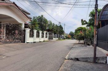 Rumah Mewah 2 Lantai Siap Huni, di Pondok Bambu, Jakarta Timur
