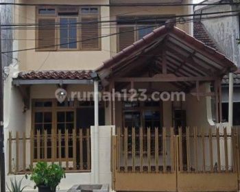 Rumah 2 Lantai Dalam Komplek di Pondok Kelapa, Jakarta Timur
