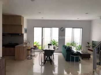 Disewakan Rumah Golf Island, PIK Cluster Melody Golf, 2 Lantai & Sudah Full