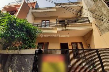 Rumah bagus lokasi strategis di tanjung duren(TD81)