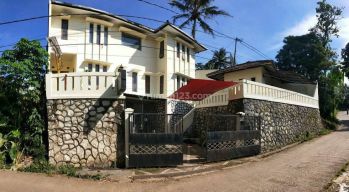 Rumah SHM 2 Lantai Bagus ada kolam renang di cihanjuang