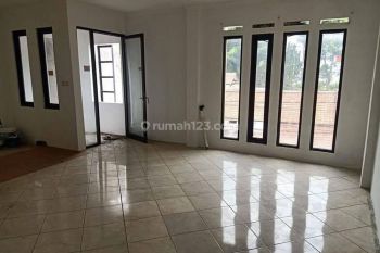 Disewakan Ruko 2 Lantai  Terawat Di Sayap di Gegerkalong hilir